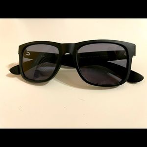 Men’s Ray-Ban “Justin” sunglasses with case